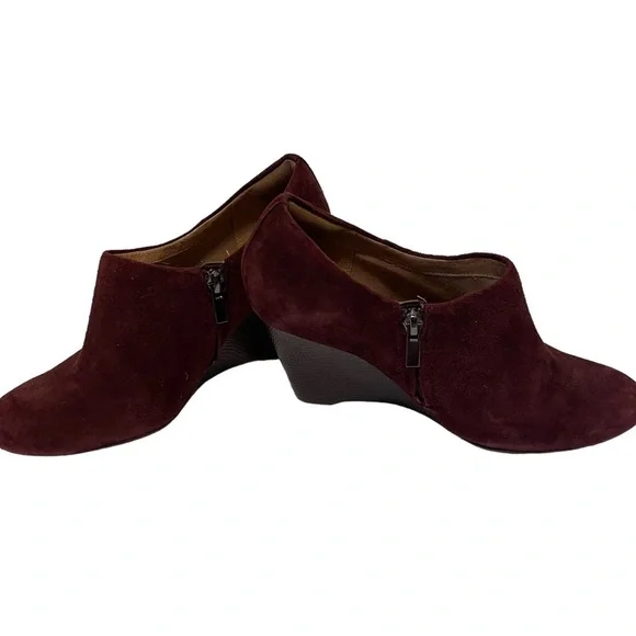 Women’s CLARKS Artisan Purity Frost Burgundy Suede Leather Booties Shoes - Picture 3 of 5